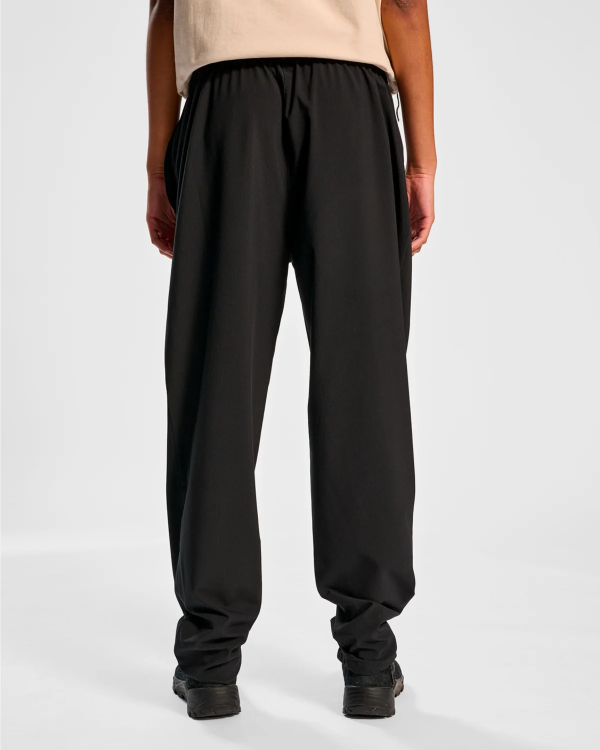 Halo Tech Pants - Black - Image 4