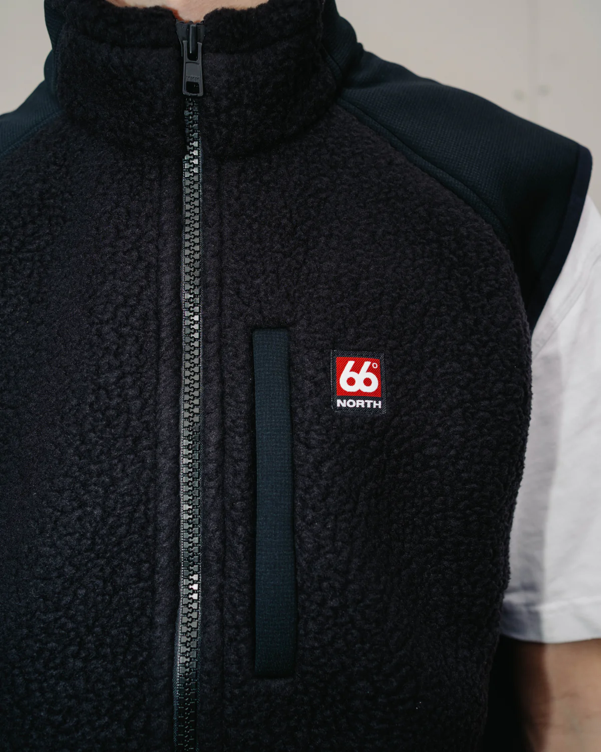 Tindur Shearling Vest - Image 4