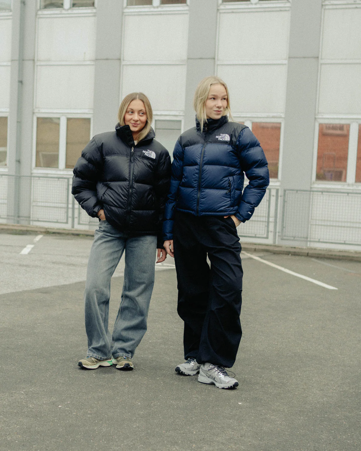 W 1996 Retro Nuptse Jacket - Summit Navy/TNF Black - Image 4